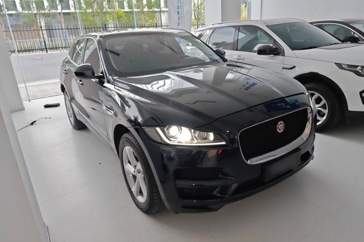 Used Jaguar F-PACE 2020 2.0T Urban Deluxe Edition Front Right 45 Deg