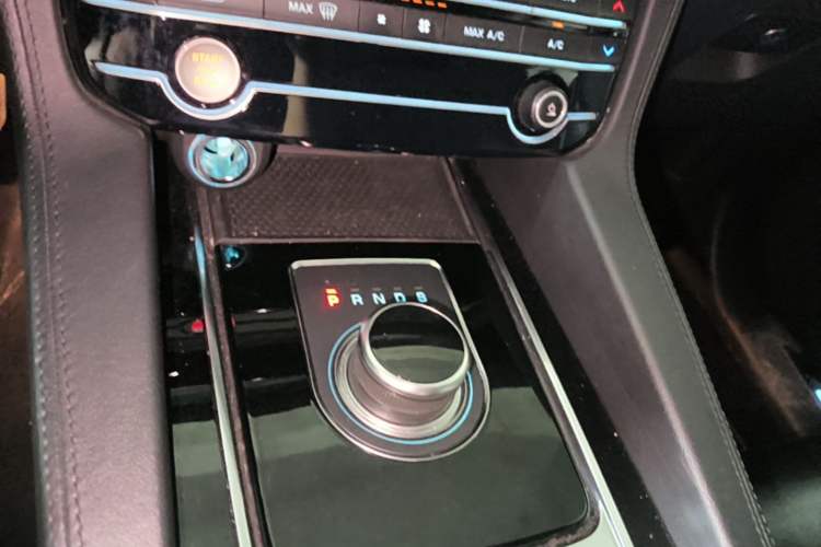 Used Jaguar F-PACE 2020 2.0T Urban Deluxe Edition Gear Lever