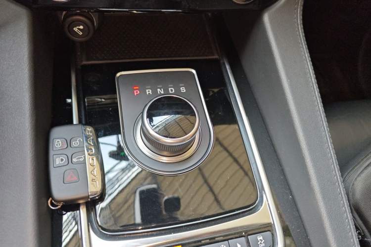 Used Jaguar F-PACE 2020 2.0T Urban Deluxe Edition Gear Lever