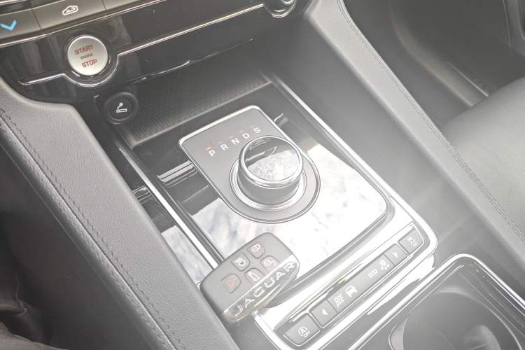 Used Jaguar F-PACE 2020 2.0T Urban Deluxe Edition Gear Lever