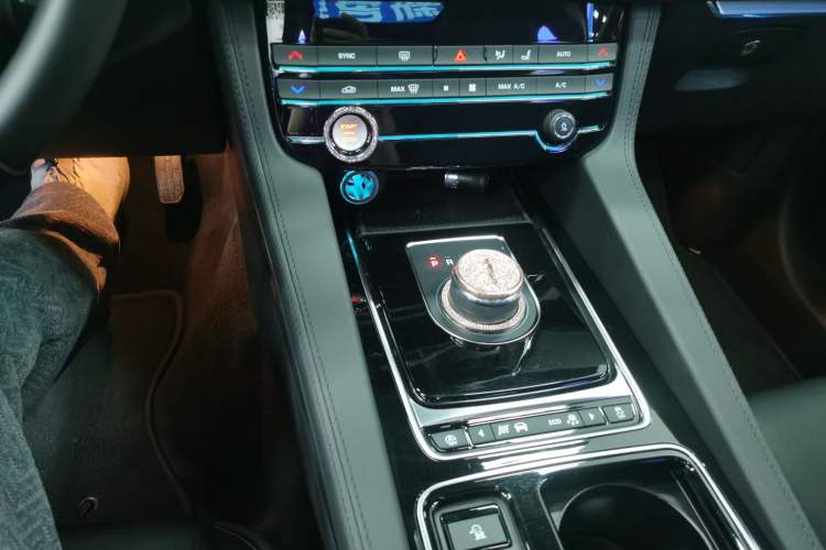 Used Jaguar F-PACE 2020 2.0T Urban Deluxe Edition Gear Lever