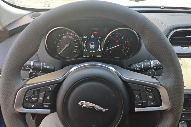 Used Jaguar F-PACE 2020 2.0T Urban Deluxe Edition Instrument Cluster