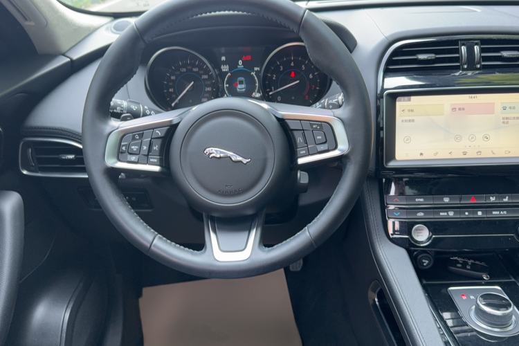 Used Jaguar F-PACE 2020 2.0T Urban Deluxe Edition Interior 1