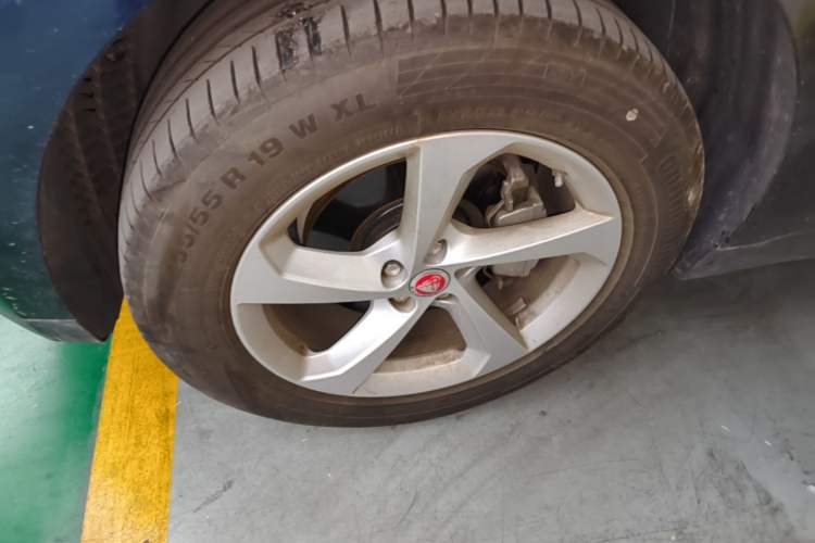 Used Jaguar F-PACE 2020 2.0T Urban Deluxe Edition Left Front Wheel Hub