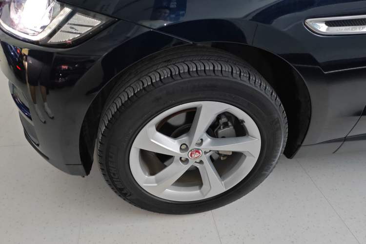 Used Jaguar F-PACE 2020 2.0T Urban Deluxe Edition Left Front Wheel Hub
