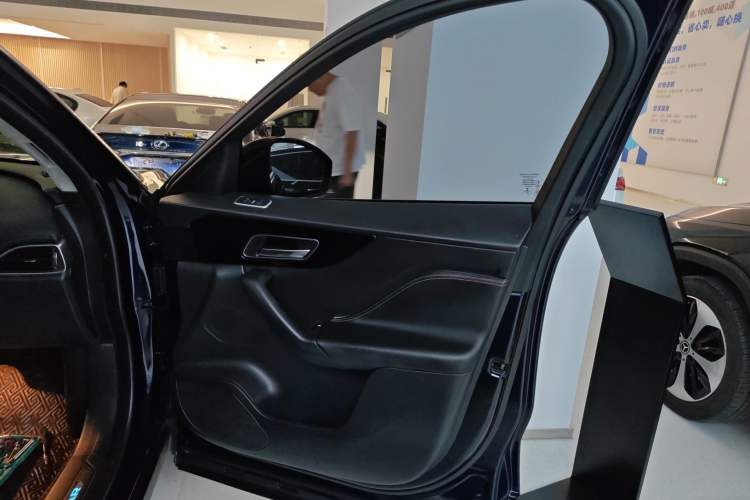 Used Jaguar F-PACE 2020 2.0T Urban Deluxe Edition Right Front Door Interior