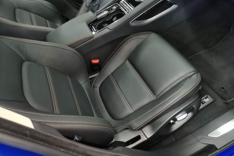Used Jaguar F-PACE 2020 2.0T Urban Deluxe Edition Right Front Seat