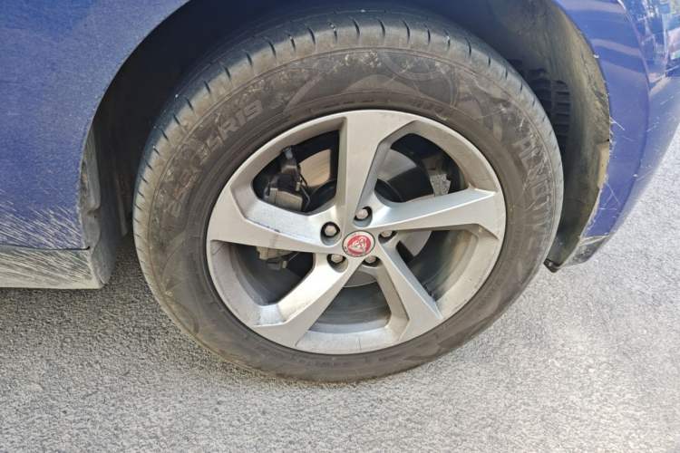 Used Jaguar F-PACE 2020 2.0T Urban Deluxe Edition Right Front Wheel Hub