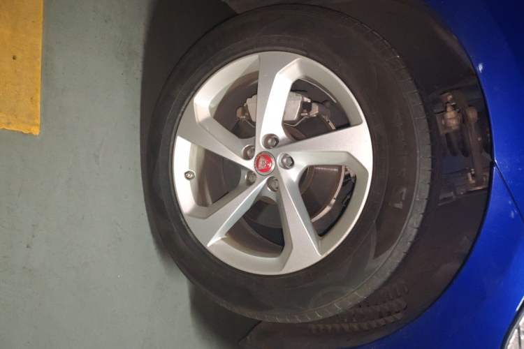 Used Jaguar F-PACE 2020 2.0T Urban Deluxe Edition Right Front Wheel Hub