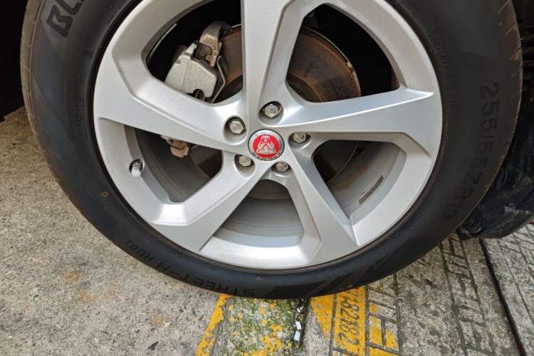 Used Jaguar F-PACE 2020 2.0T Urban Deluxe Edition Right Front Wheel Hub