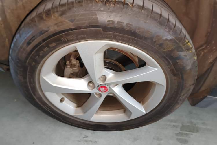 Used Jaguar F-PACE 2020 2.0T Urban Deluxe Edition Right Rear Wheel Hub