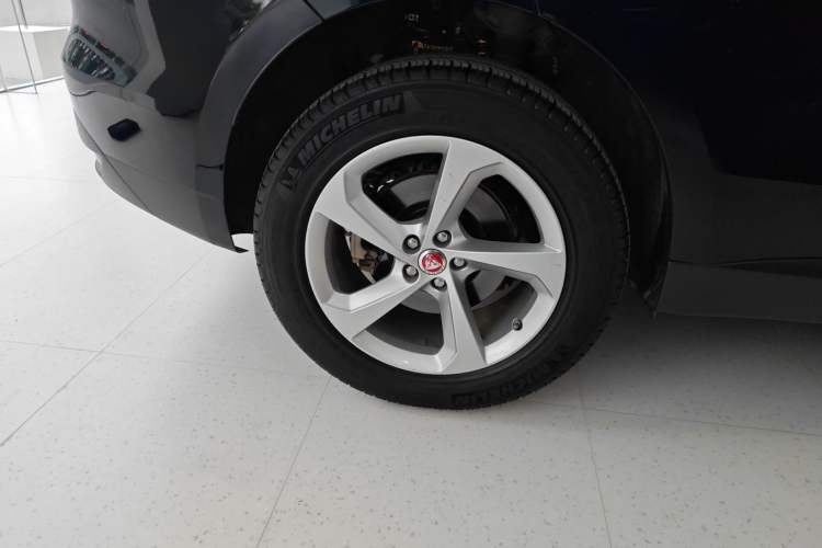 Used Jaguar F-PACE 2020 2.0T Urban Deluxe Edition Right Rear Wheel Hub