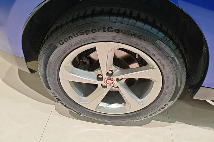 Used Jaguar F-PACE 2020 2.0T Urban Deluxe Edition Right Rear Wheel Hub