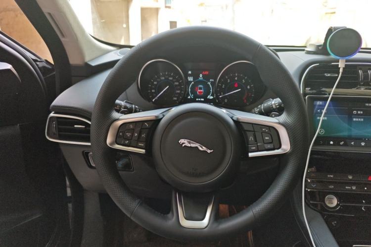 Used Jaguar F-PACE 2020 2.0T Urban Deluxe Edition Steering Wheel
