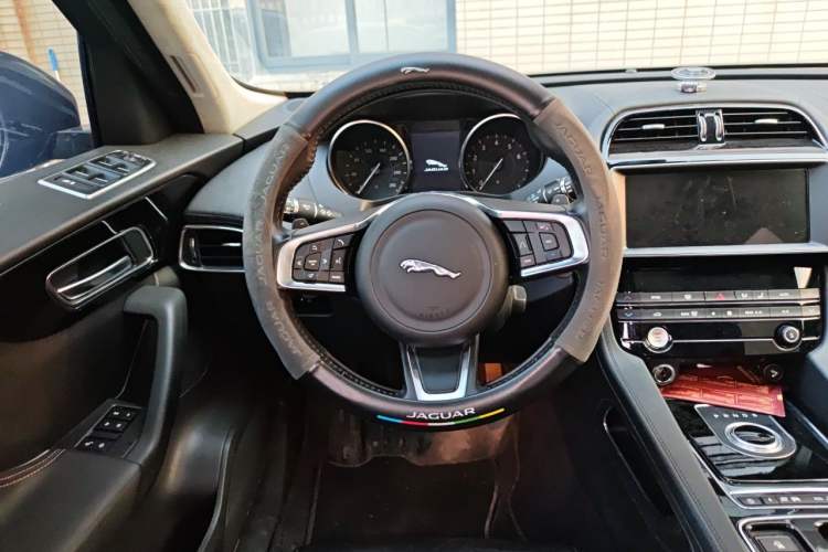 Used Jaguar F-PACE 2020 2.0T Urban Deluxe Edition Steering Wheel