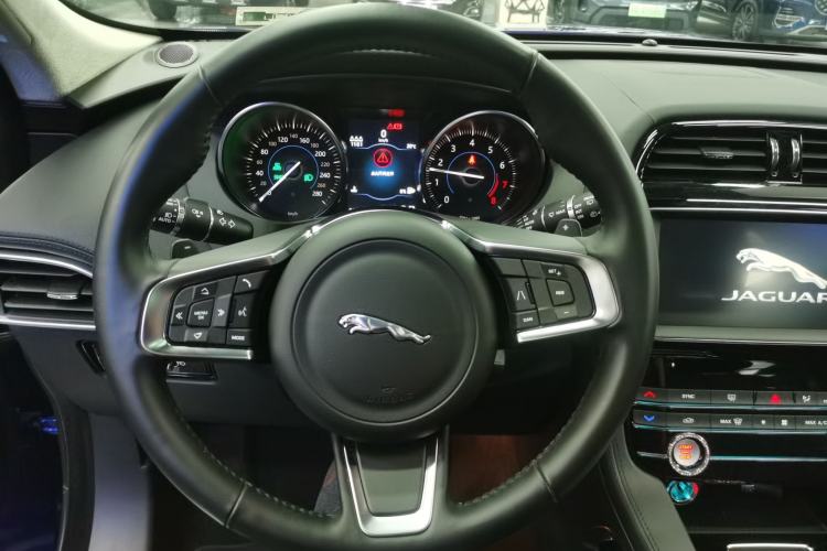 Used Jaguar F-PACE 2020 2.0T Urban Deluxe Edition Steering Wheel