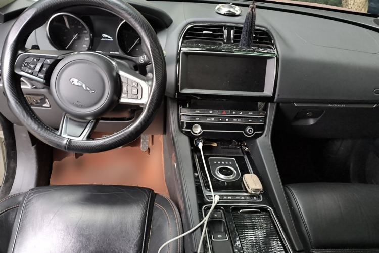 Used Jaguar F-PACE 2020 2.0T Urban Deluxe Edition Center Console