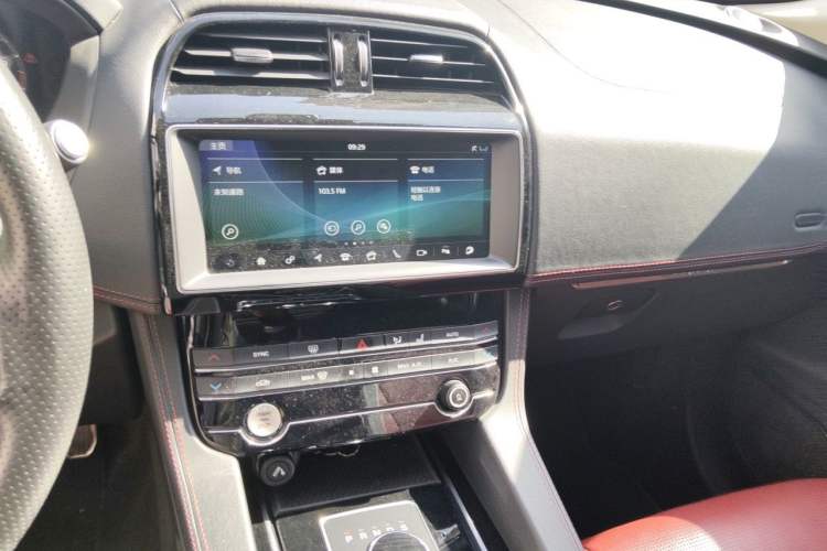Used Jaguar F-PACE 2020 2.0T Rally Edition Audio And AC Panel
