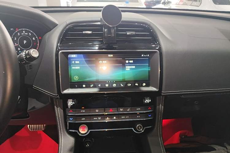 Used Jaguar F-PACE 2020 2.0T Rally Edition Audio And AC Panel