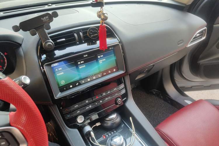 Used Jaguar F-PACE 2020 2.0T Rally Edition Audio And AC Panel