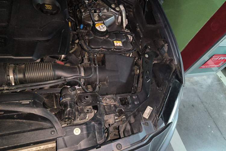Used Jaguar F-PACE 2020 2.0T Rally Edition Engine Bay Left