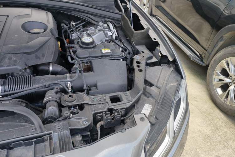Used Jaguar F-PACE 2020 2.0T Urban Deluxe Edition Engine Bay Left