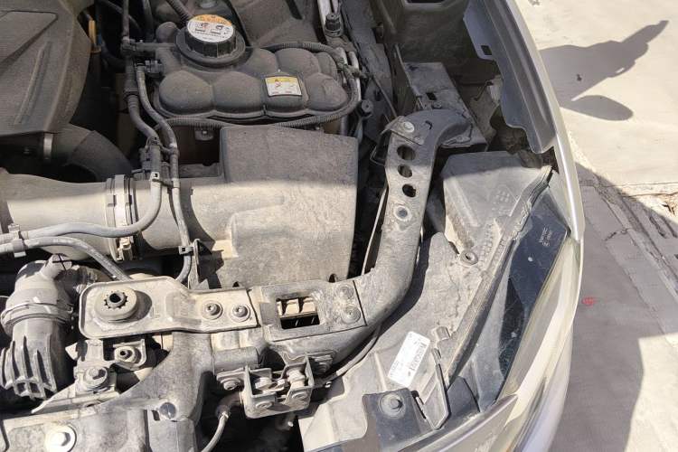 Used Jaguar F-PACE 2020 2.0T Rally Edition Engine Bay Left