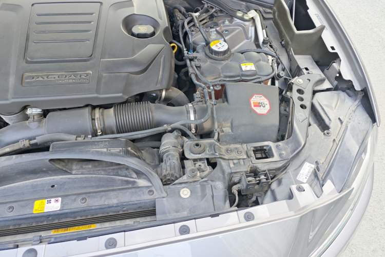Used Jaguar F-PACE 2020 2.0T Rally Edition Engine Bay Left