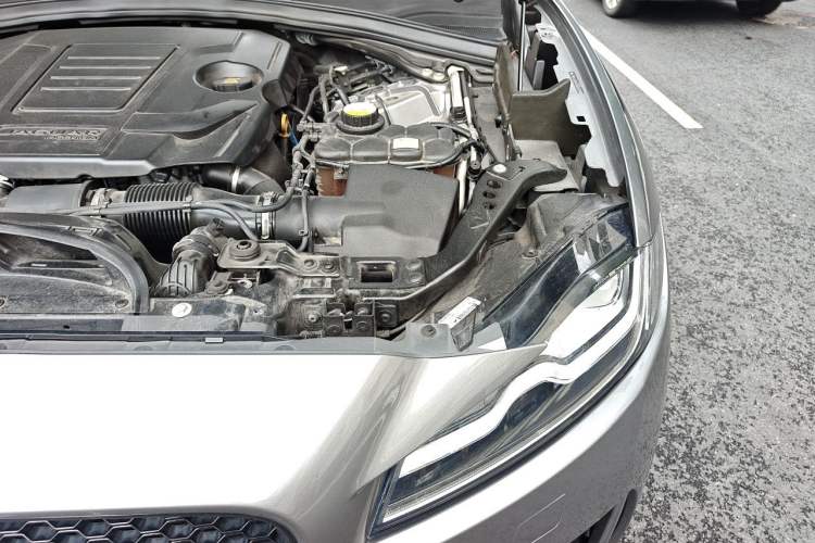 Used Jaguar F-PACE 2020 2.0T Rally Edition Engine Bay Left