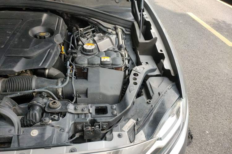 Used Jaguar F-PACE 2020 2.0T Rally Edition Engine Bay Left