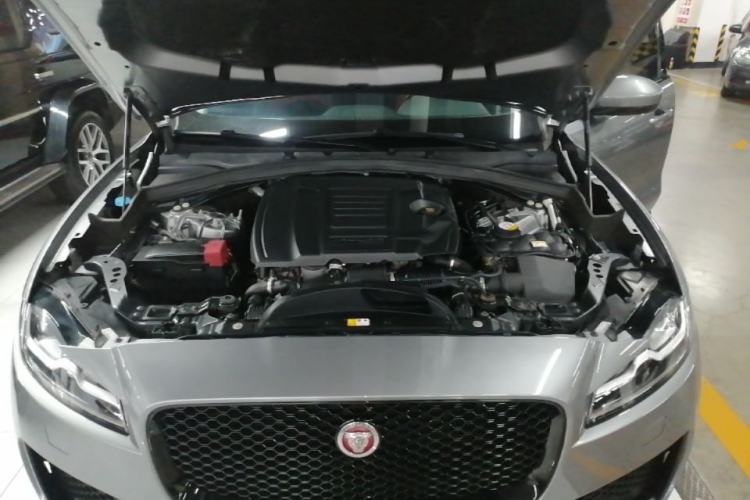 Used Jaguar F-PACE 2020 2.0T Rally Edition Engine Bay
