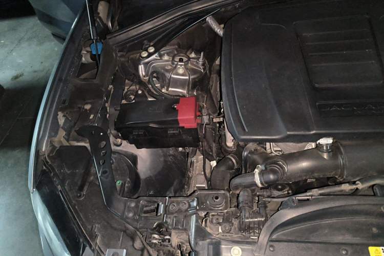 Used Jaguar F-PACE 2020 2.0T Rally Edition Engine Bay Right