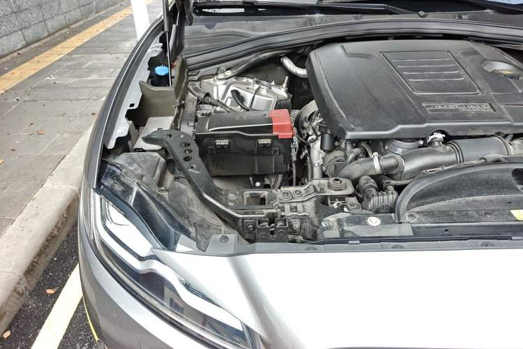 Used Jaguar F-PACE 2020 2.0T Rally Edition Engine Bay Right