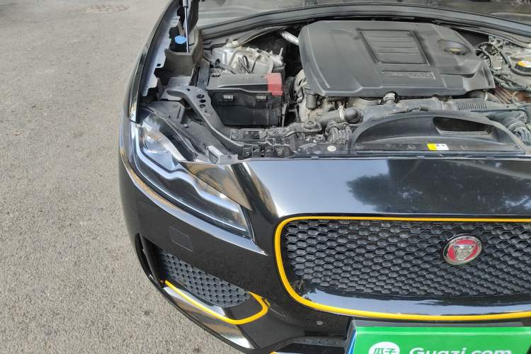 Used Jaguar F-PACE 2020 2.0T Rally Edition Engine Bay Right
