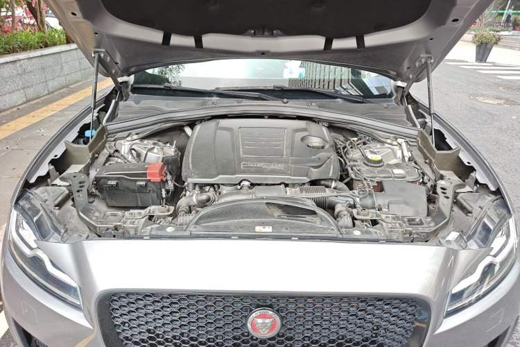 Used Jaguar F-PACE 2020 2.0T Rally Edition Engine Bay