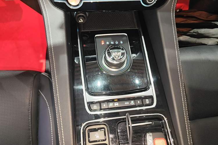 Used Jaguar F-PACE 2020 2.0T Rally Edition Gear Lever