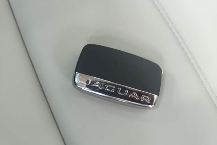 Used Jaguar F-PACE 2020 2.0T Urban Deluxe Edition Interior 1