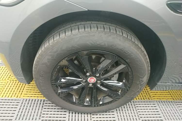 Used Jaguar F-PACE 2020 2.0T Rally Edition Left Front Wheel Hub
