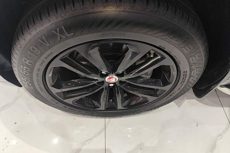 Used Jaguar F-PACE 2020 2.0T Rally Edition Left Front Wheel Hub