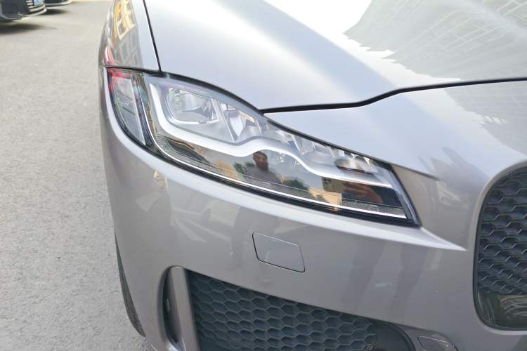 Used Jaguar F-PACE 2020 2.0T Rally Edition Right Front Headlight