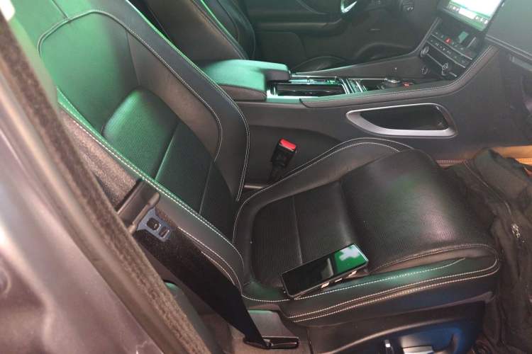 Used Jaguar F-PACE 2020 2.0T Rally Edition Right Front Seat