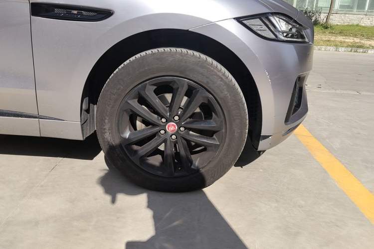 Used Jaguar F-PACE 2020 2.0T Rally Edition Right Front Wheel Hub