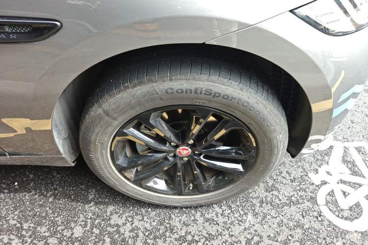 Used Jaguar F-PACE 2020 2.0T Rally Edition Right Front Wheel Hub