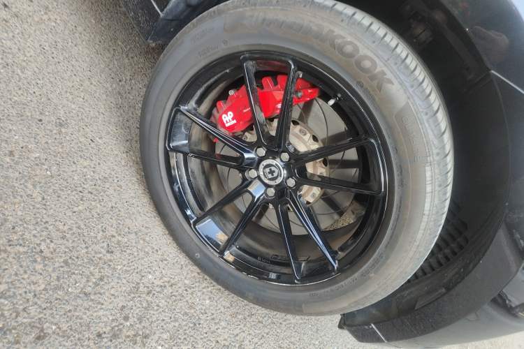 Used Jaguar F-PACE 2020 2.0T Rally Edition Right Front Wheel Hub