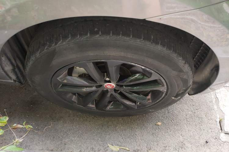 Used Jaguar F-PACE 2020 2.0T Rally Edition Right Front Wheel Hub
