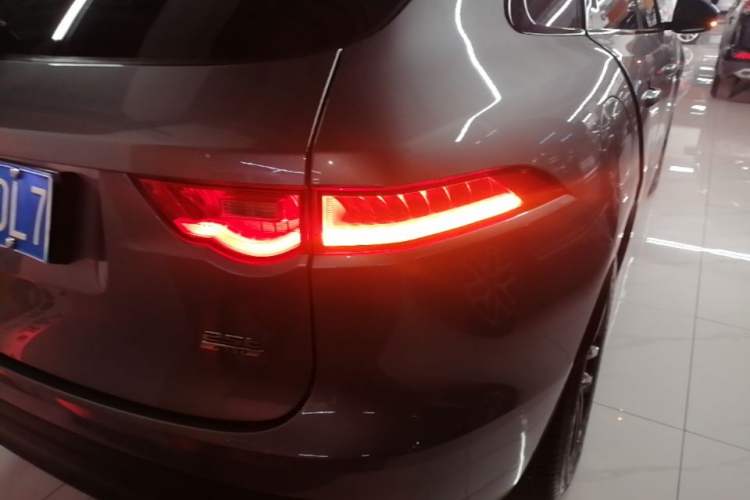 Used Jaguar F-PACE 2020 2.0T Rally Edition Right Rear Taillight