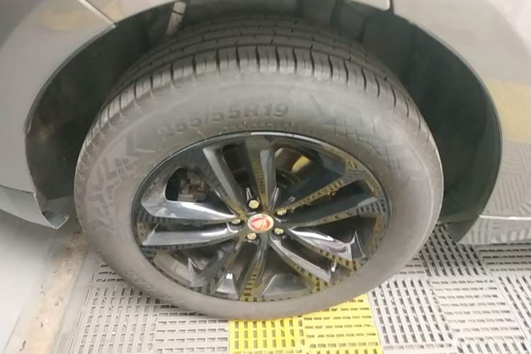 Used Jaguar F-PACE 2020 2.0T Rally Edition Right Rear Wheel Hub
