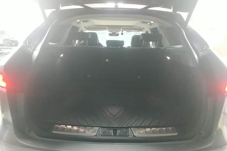 Used Jaguar F-PACE 2020 2.0T Rally Edition Trunk