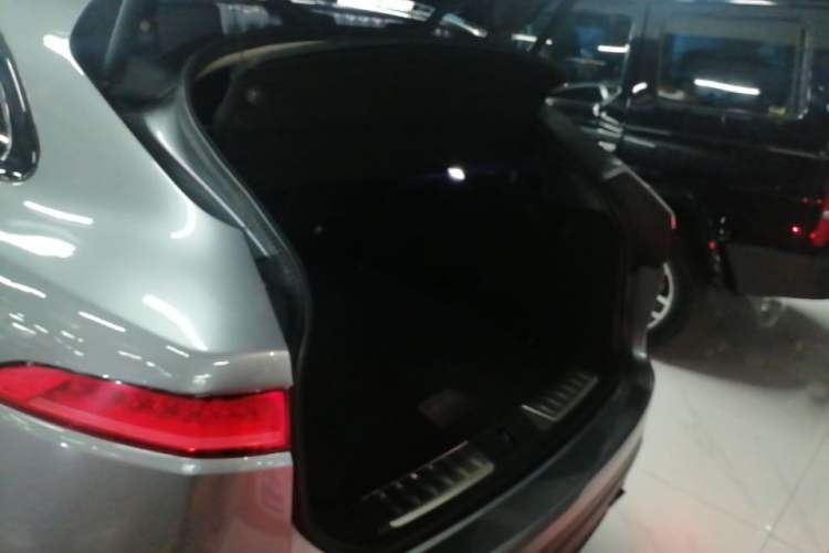 Used Jaguar F-PACE 2020 2.0T Rally Edition Trunk