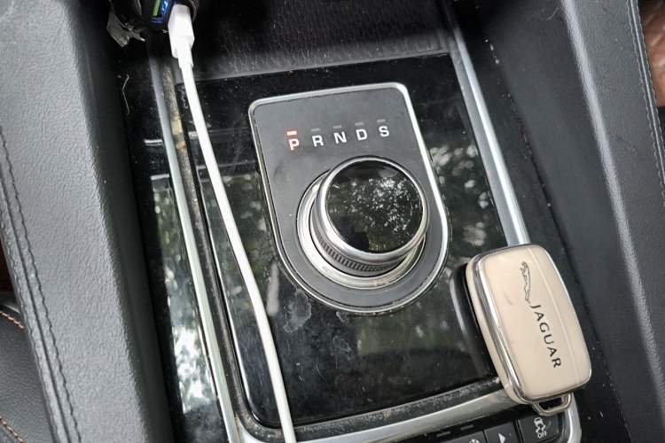 Used Jaguar F-PACE 2020 2.0T Urban Deluxe Edition Gear Lever